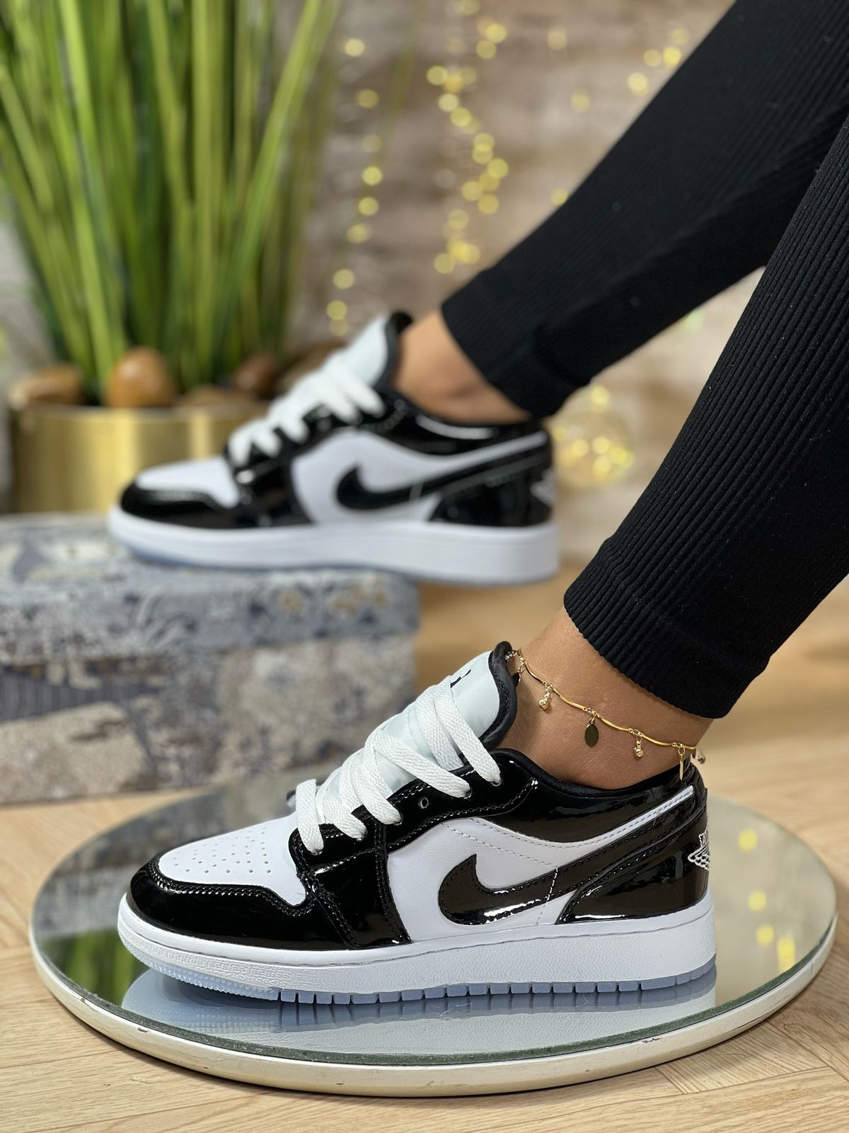 Retro 1 LOW charol black and white